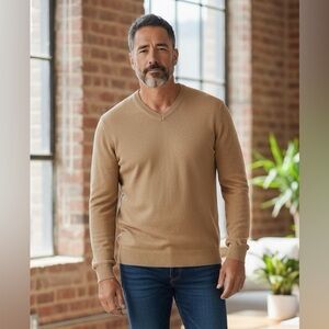 Banana Republic Men's V-Neck Sweater in Tan - Elevated Casual Style - Size M